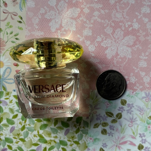 Versace Yellow Diamond EDT Mini - Picture 2 of 2